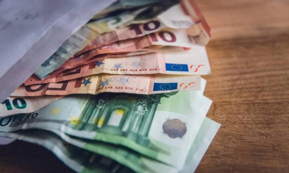 Έκτακτο βοήθημα σε υγειονομικούς, χαμηλοσυνταξιούχους & άτομα με αναπηρία – Τελικά κριτήρια & ποσά